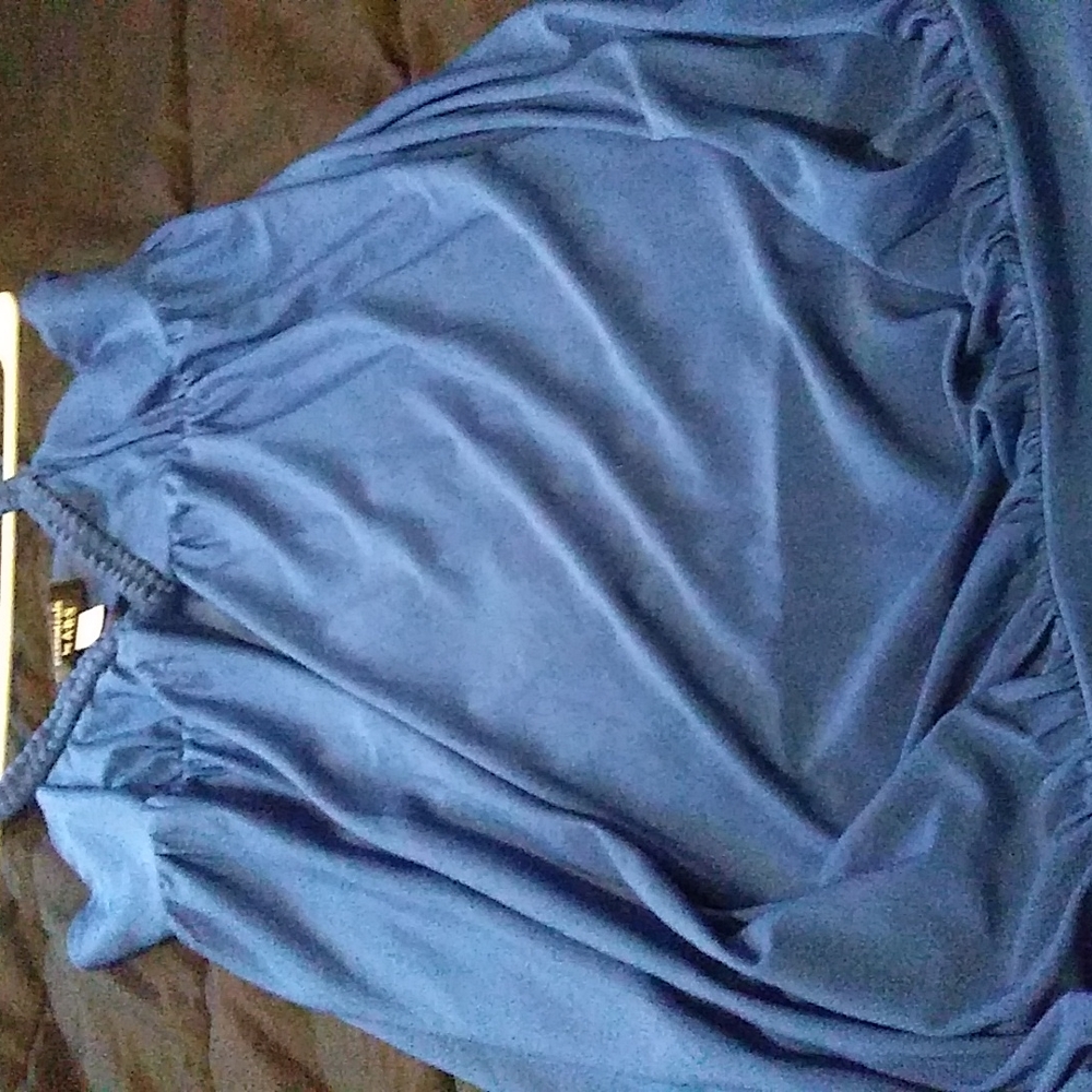 Dresses - Picture 3 of 8